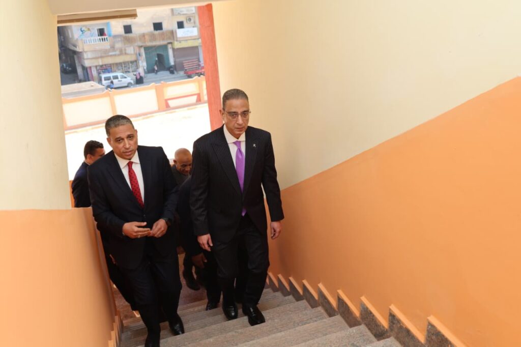 محافظ الجيزة يفتتح مدرستي الأقصى للتعليم الأساسي والرسمية للغات بالطالبية بإجمالي 144 فصلًا دراسيًا