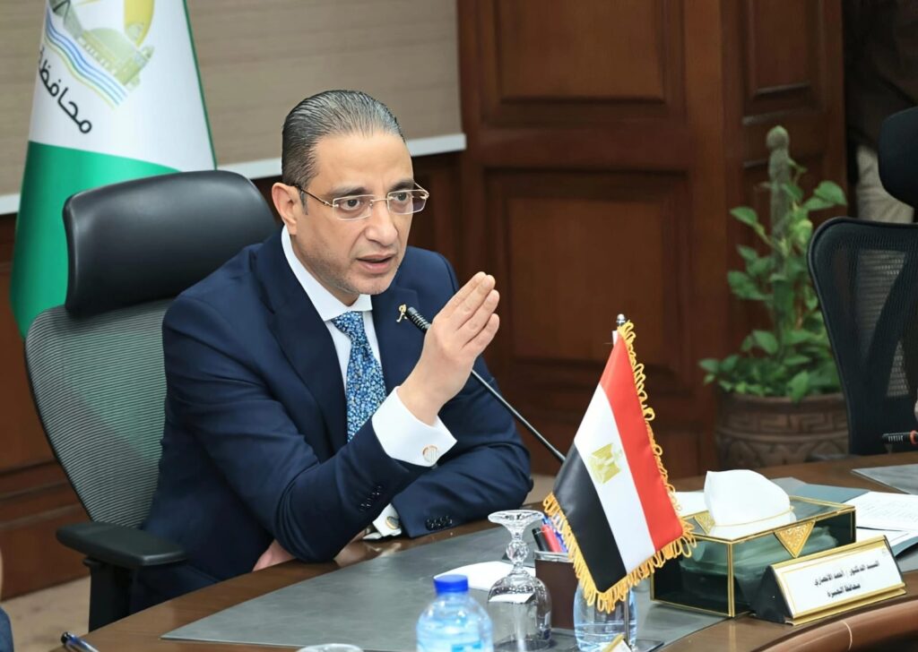 جولة مسائية مفاجئة لمحافظ الجيزة بفيصل والمريوطية.. ويوجه بحملة نظافة مكبرة أسفل محور عمرو بن العاص