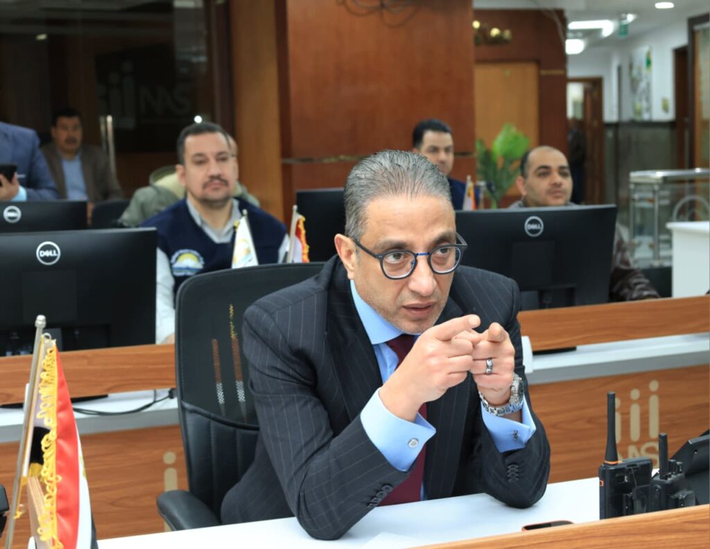 من داخل مركز السيطرة.. محافظ الجيزة يرصد ٤ حالات بناء مخالف بأبو النمرس ويوجّه بإزالتها الفورية والتحقيق مع المقصرين من داخل مركز السيطرة.. محافظ الجيزة يرصد ٤ حالات بناء مخالف بأبو النمرس ويوجّه بإزالتها الفورية والتحقيق مع المقصرين