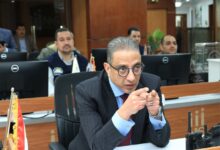 من داخل مركز السيطرة.. محافظ الجيزة يرصد ٤ حالات بناء مخالف بأبو النمرس ويوجّه بإزالتها الفورية والتحقيق مع المقصرين