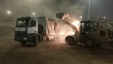 محافظة الجيزة ترفع ١٩٠٠ طن مخلفات من نفق المنشية بالهرم خلال ٦٩ نقلة ضمن حملات مكثفة للنظافة