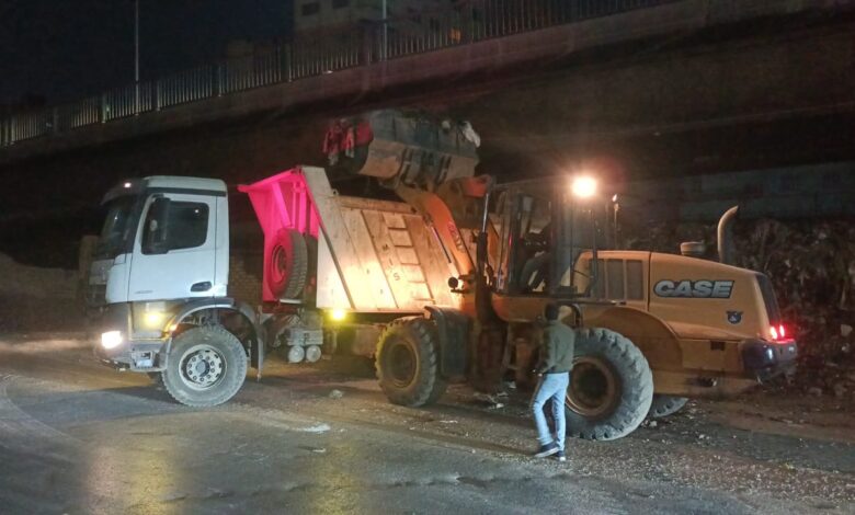 محافظة الجيزة ترفع ٢٢٠٠ طن مخلفات من عدة قطاعات بحي الهرم وجنوب الجيزة خلال ٨٣ نقلة ضمن حملات مكثفة للنظافة