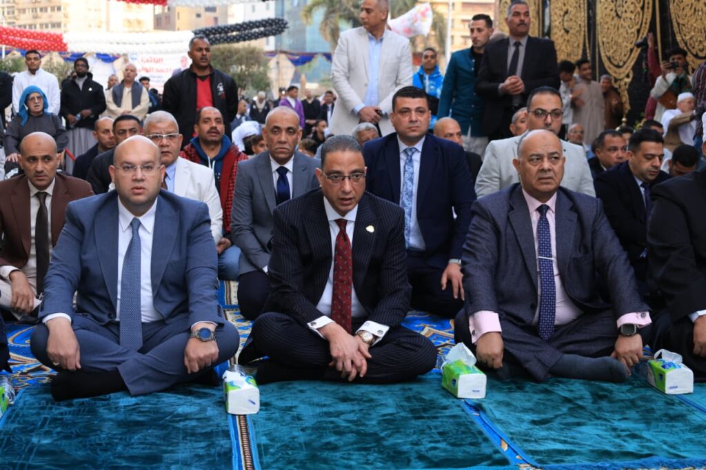محافظ الجيزة يؤدي صلاة عيد الفطر المبارك بساحة مسجد مصطفى محمود ويهنئ المواطنين