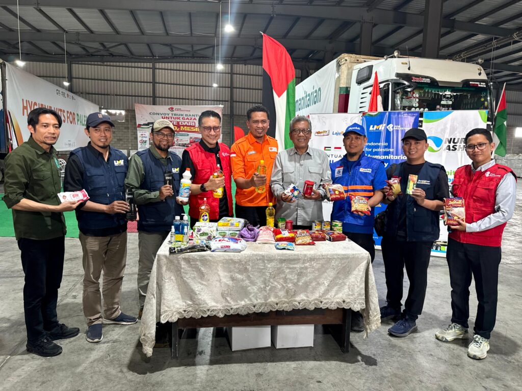 إندونيسيا تُطلق قافلة مساعدات جديدة إلى غزة تضم 24 شاحنة إندونيسيا تُطلق قافلة مساعدات جديدة إلى غزة تضم 24 شاحنة