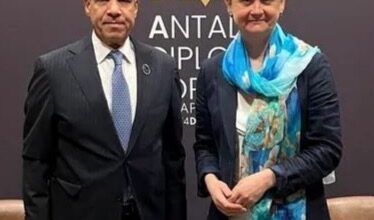 وزير الخارجية ونظيرته البريطانية يبحثان سبل دعم العلاقات الثنائية ومستجدات الوضع الاقليمى