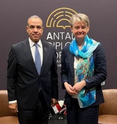 وزير الخارجية ونظيرته البريطانية يبحثان سبل دعم العلاقات الثنائية ومستجدات الوضع الاقليمى