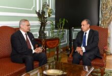 وزير الخارجية يستقبل رئيس اللجنة الوطنية لشئون اللاجئين