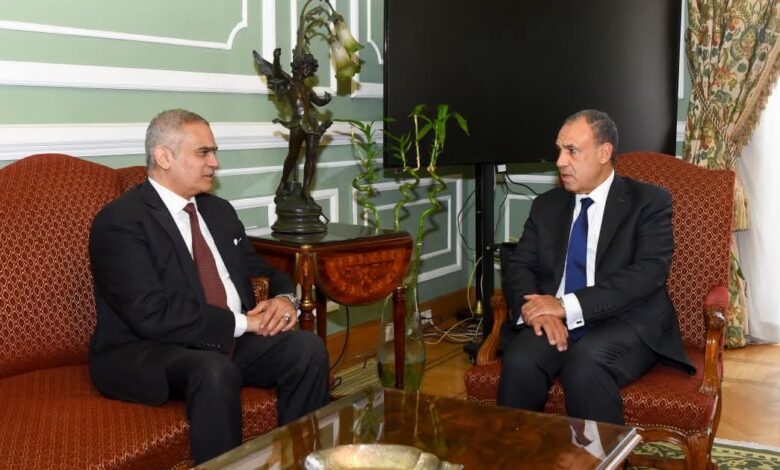 وزير الخارجية يستقبل رئيس اللجنة الوطنية لشئون اللاجئين وزير الخارجية يستقبل رئيس اللجنة الوطنية لشئون اللاجئين