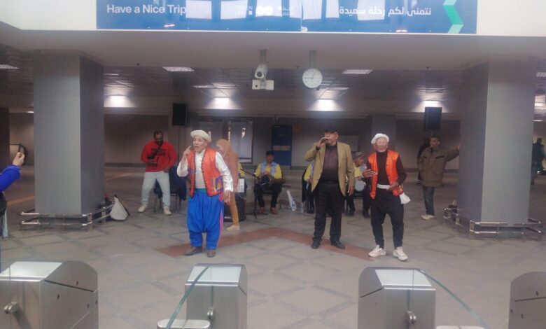 الثقافة تفاجئ جمهور محطة امبابة لمترو الأنفاق بعرض للسمسمية