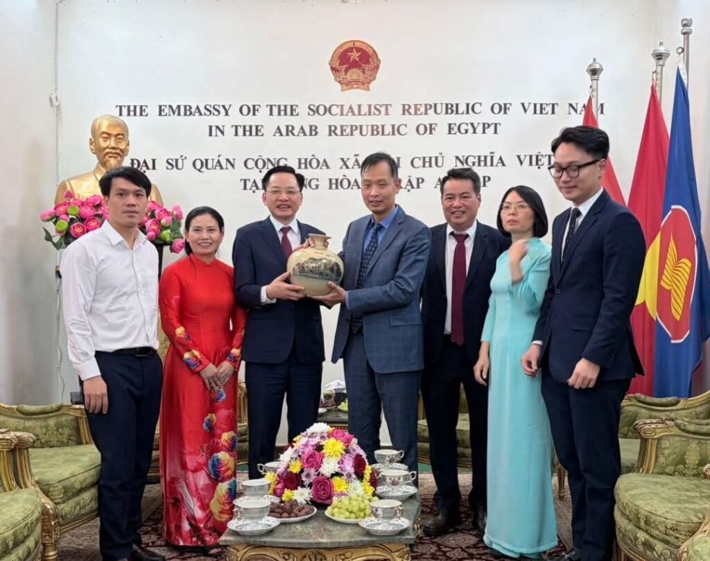 سفارة فيتنام تساهم في إنشاء جسر لجلب الصناعات والمنتجات الفيتنامية إلي مصر وافريقيا سفارة فيتنام تساهم في إنشاء جسر لجلب الصناعات والمنتجات الفيتنامية إلي مصر وافريقيا
