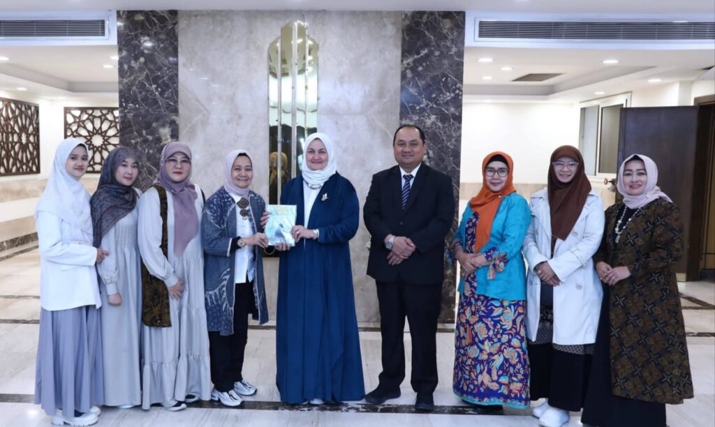 بحث سبل تعزيز التعاون المشترك ودعم الطالبات الاندونيسات الدارسات بالأزهر الشريف بحث سبل تعزيز التعاون المشترك ودعم الطالبات الاندونيسات الدارسات بالأزهر الشريف