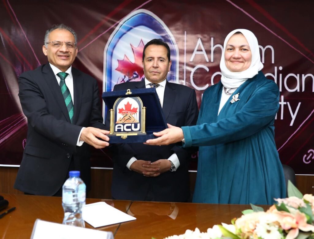 تكريم الدكتورة نهلة الصعيدي لجهودها في المتميزة في دعم رسالة الأزهر الشريف