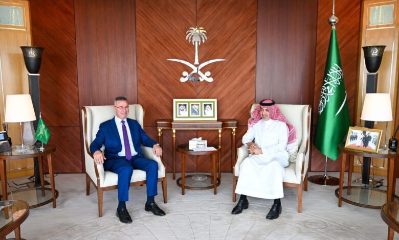 رئيس قطاع فلسطين والأراضي العربية المحتلة يلتقي سفير المملكة العربية السعودية لدى جمهورية مصر العربية