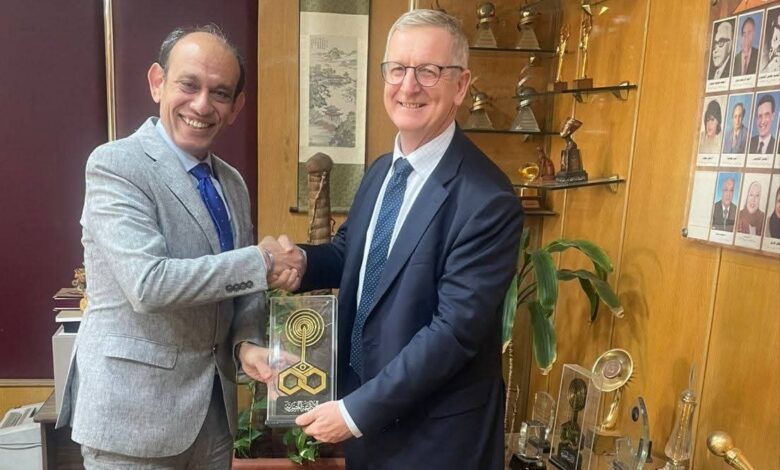 سفير ايرلندا للإذاعة المصرية نثمن التطور الكبير الذي حدث في مصر للبنية التحتية وهذا يؤدي إلى زيادة استثماراتنا في مجالات عديدة