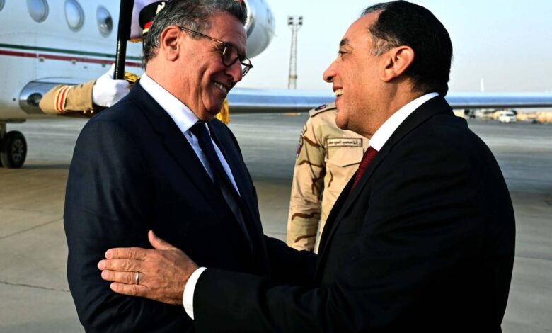 لتدشين الدورة الأولى للجنة التنسيق والمتابعة المصرية ـ المغربية: رئيس الوزراء يستقبل نظيره المغربي في مطار القاهرة الدولي