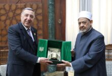 شيخ الأزهر يستقبل رئيس المحكمة الدستورية العليا