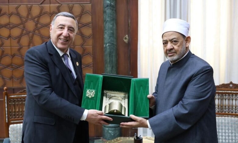 شيخ الأزهر يستقبل رئيس المحكمة الدستورية العليا