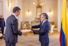 سفير مصر لدى كولومبيا يقدم أوراق اعتماده لرئيس الجمهورية