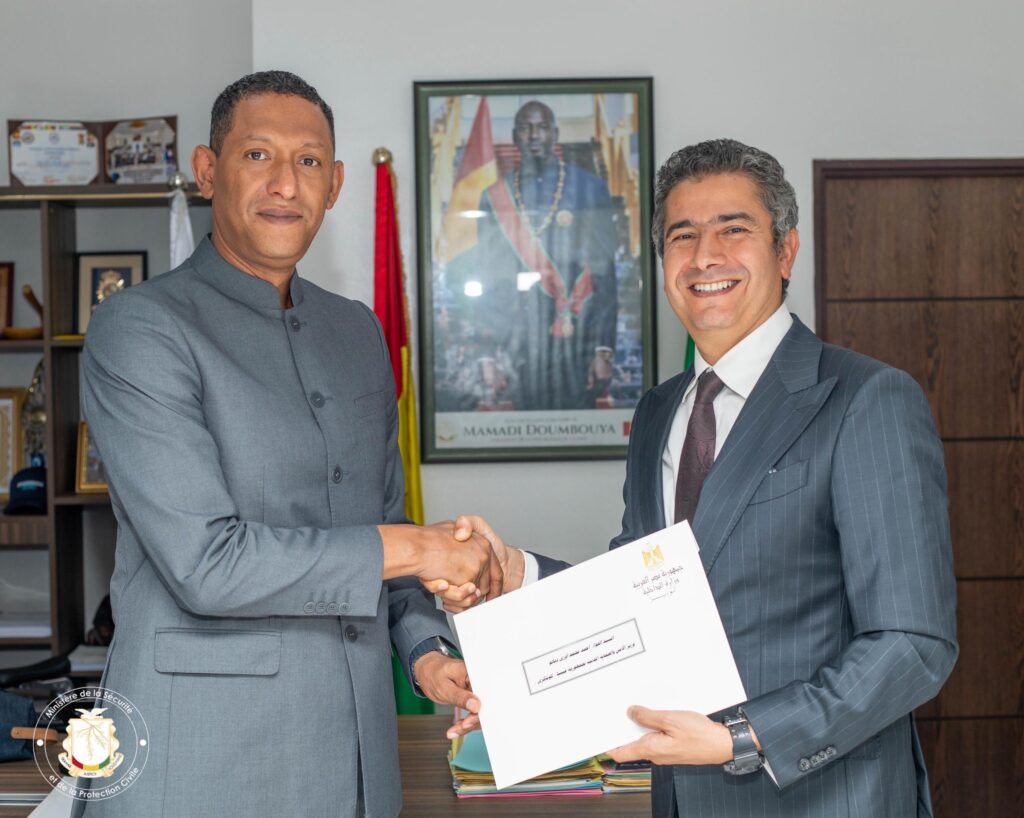 وزير الداخلية لغينيا كوناكري يشيد بدعم مصر في تعزيز العلاقات الشرطيه في لقاء السفير المصري وزير الداخلية لغينيا كوناكري يشيد بدعم مصر في تعزيز العلاقات الشرطيه في لقاء السفير المصري