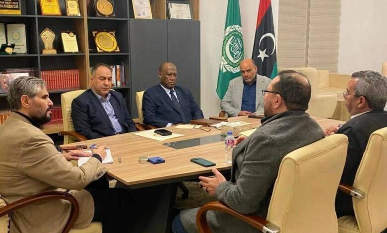 السفير عبدالمطلب ثابت يبحث تطوير الخدمات الصحية للجالية الليبية