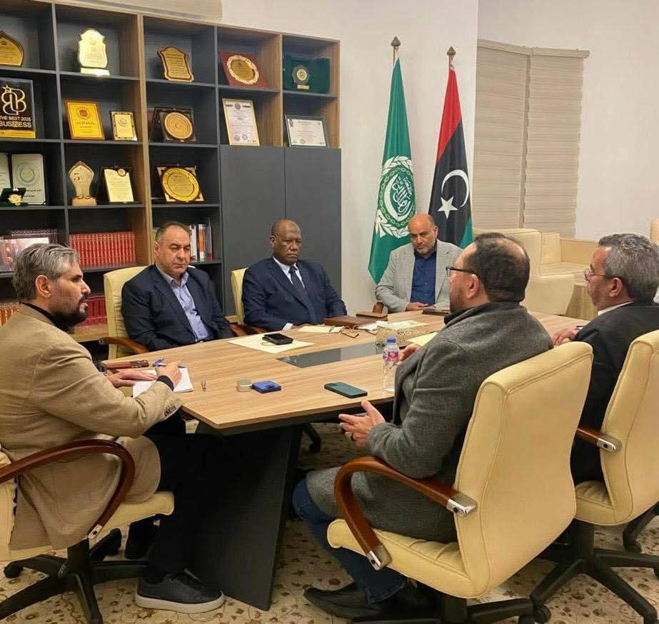 السفير عبدالمطلب ثابت يبحث تطوير الخدمات الصحية للجالية الليبية