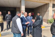 محافظ الجيزة يستجيب لمواطنة ويوجه بتوفير فرصة عمل لها خلال جولة ميدانية