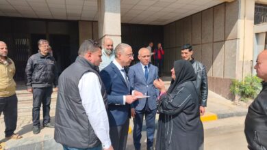 محافظ الجيزة يستجيب لمواطنة ويوجه بتوفير فرصة عمل لها خلال جولة ميدانية