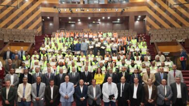محافظ الجيزة يكرم عمال النظافة والسائقين تقديرًا لدورهم الكبير في التعامل مع موجة الأمطار الأسبوع الماضي