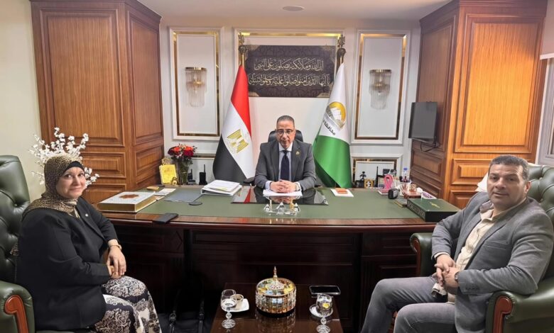 محافظ الجيزة يبحث مع نقيب التمريض دعم الكوادر التمريضية وتحسين بيئة العمل