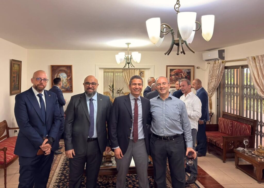 الحلواني برفقة السفراء العرب يحتفلون بسفير لبنان في كوناكري الحلواني برفقة السفراء العرب يحتفلون بسفير لبنان في كوناكري