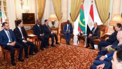 وزير الخارجية يعقد جلسة مباحثات مع نظيره الموريتاني لتطوير أطر التعاون الثنائي وتنسيق الجهود إزاء القضايا الإقليمية