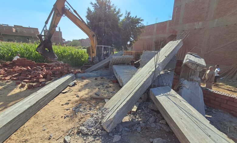 محافظ الجيزة يتابع خلال إجازة عيد الأضحى حملات إزالة مخالفات البناء والتعديات على الأراضي الزراعية وأملاك الدولة محافظ الجيزة يتابع خلال إجازة عيد الأضحى حملات إزالة مخالفات البناء والتعديات على الأراضي الزراعية وأملاك الدولة