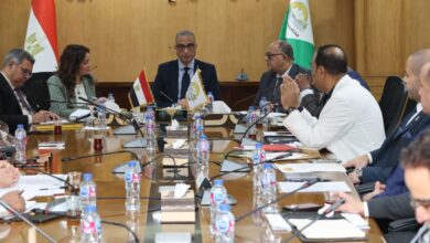 محافظ الجيزة يبحث مع أعضاء مجلسي النواب والشيوخ خطط تطوير الخدمات والمشروعات بدوائر وسط المحافظة محافظ الجيزة يبحث مع أعضاء مجلسي النواب والشيوخ خطط تطوير الخدمات والمشروعات بدوائر وسط المحافظة