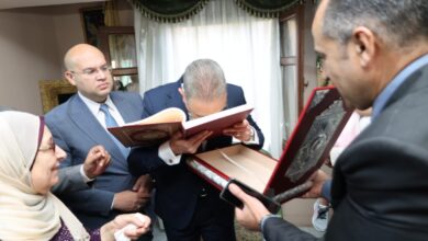 وسط أجواء من البهجة.. محافظ الجيزة يشارك فتيات مؤسسة الرعاية الاجتماعية للبنات بإمبابة فرحة عيد الأضحى المبارك